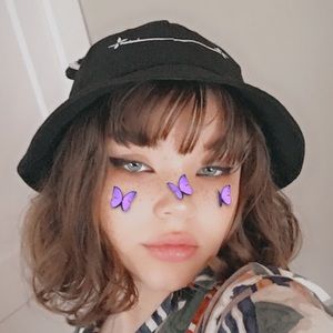 Meet your Posher, Rhea